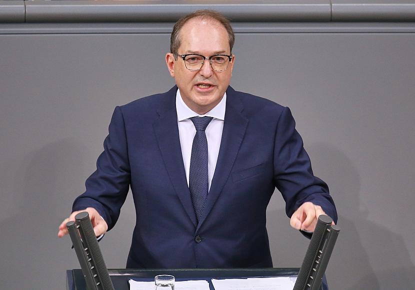 Dobrindt: „Polizeiliche und militärische Drohnenabwehr verzahnen“