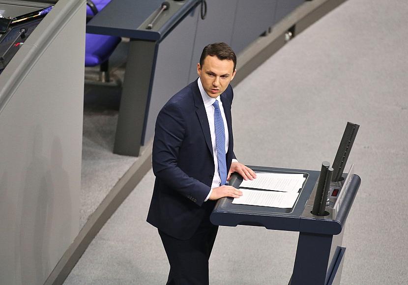 Junge Gruppe fühlt sich durch Merz in Rentenkritik bestärkt