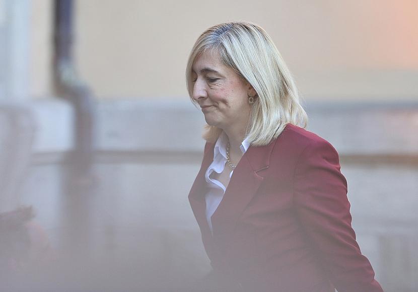 Warken verspricht stabilen Pflegebeitrag