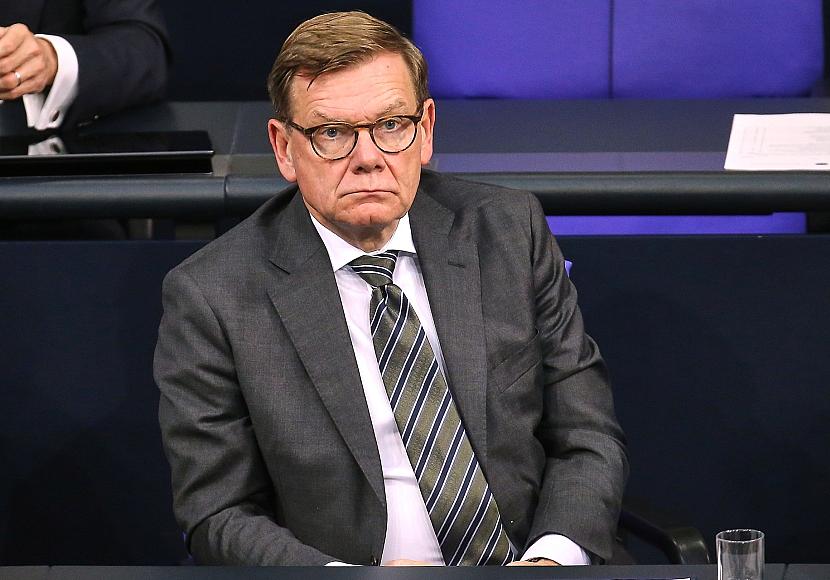 Nouripour wirft Wadephul Gleichsetzung der Hamas mit Israel vor