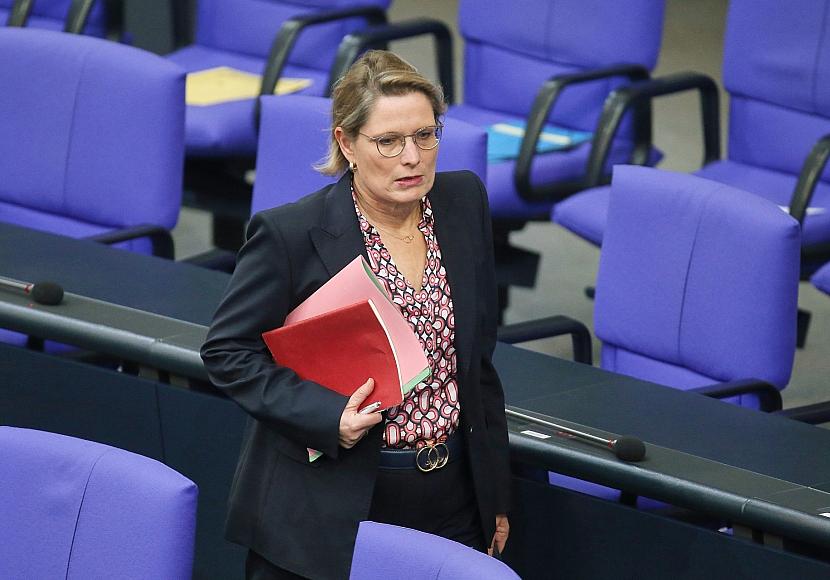 Justizministerin befürwortet Entkriminalisierung von Abtreibungen