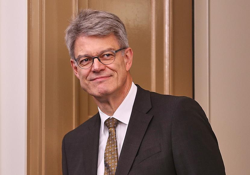 Schnieder nach Kreislaufkollaps „wieder voll im Dienst“