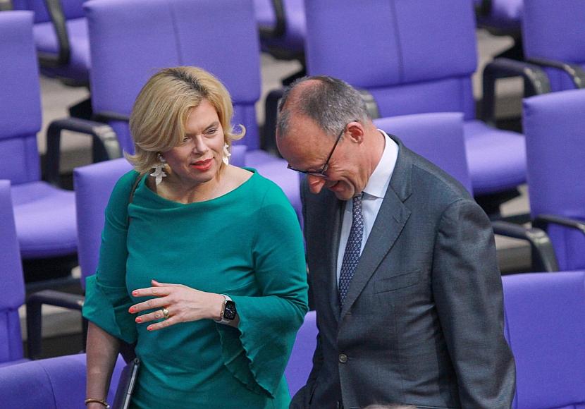 Klöckner verteidigt Merz in Stadtbild-Debatte