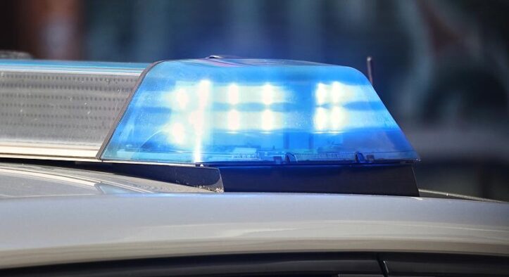 Pkw fährt in Bushaltestelle in Gießen – drei Verletzte