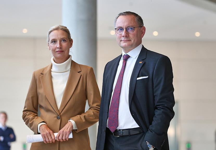 Forsa: AfD hält Führung – Union stabil