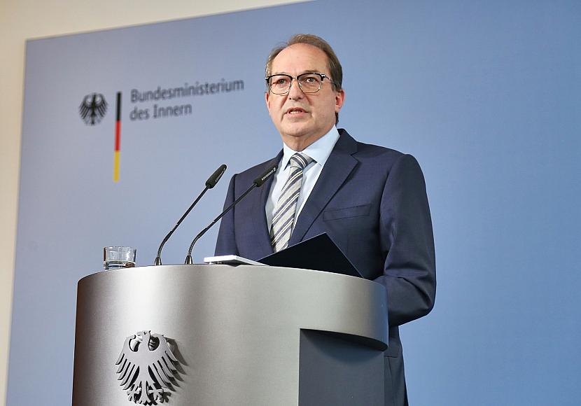 Dobrindt schließt Verbot weiterer Islamisten-Vereine nicht aus