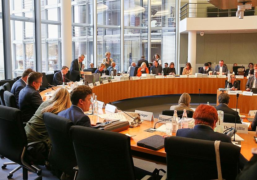 Bereinigungssitzung: Haushaltslücke 2027 sinkt um 22 Milliarden Euro