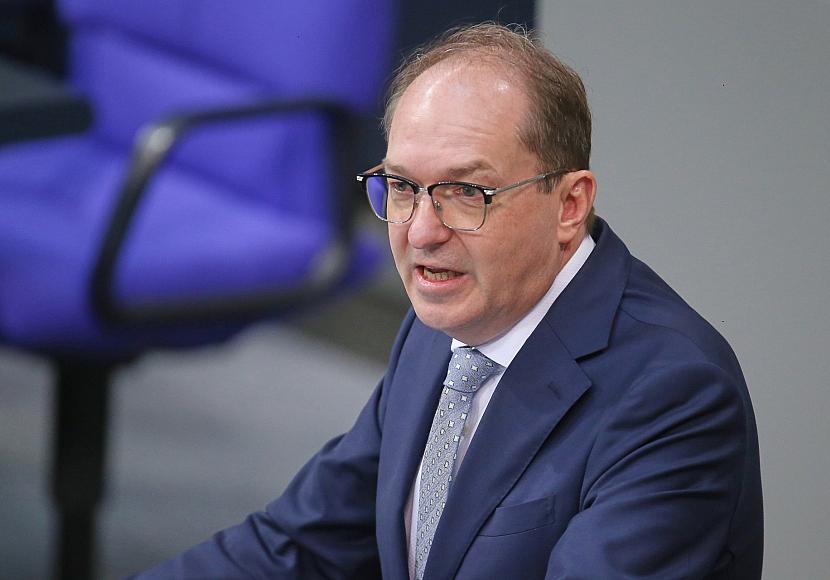 Dobrindt erwartet Hinwendung der AfD-Jugend zum Extremismus