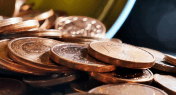 Supermarkt beschränkt Bargeldzahlung mit Münzen