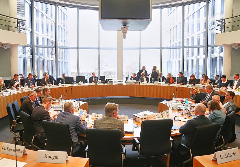 Haushaltsausschuss bewilligt Beschaffung von „Kamikazedrohnen“