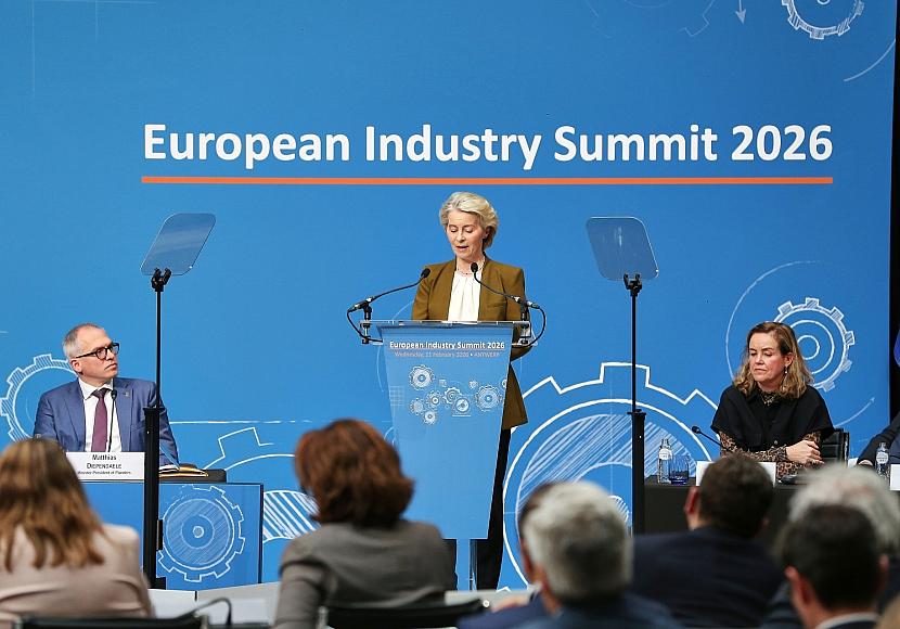 Von der Leyen will schnellere Genehmigungsverfahren für Industrie