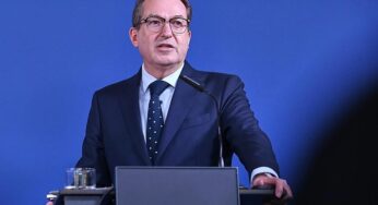 Dobrindt weist Kritik im Umgang mit Rassismus-Studie von sich