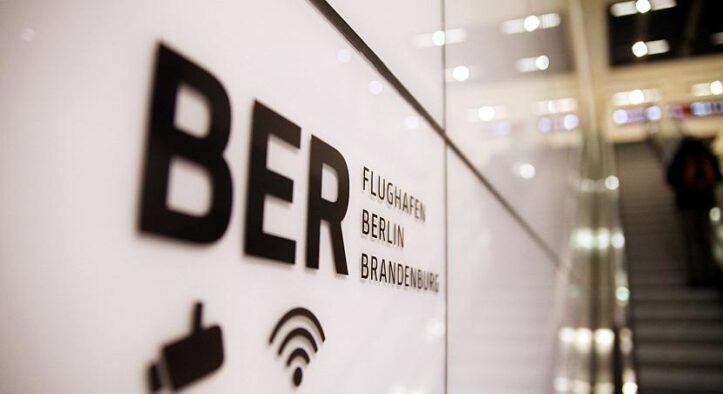 Blitzeis legt Betrieb am Flughafen BER weiter lahm