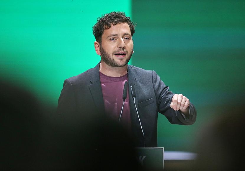 Banaszak distanziert sich von Fischer-Aussagen