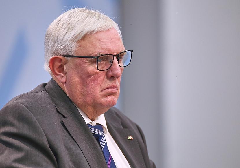 Laumann drängt auf Pflegereform