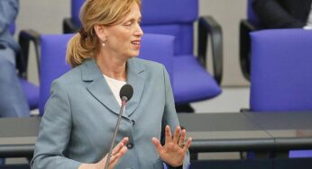 Prien plant umfassende Reform der Kinder- und Jugendhilfe