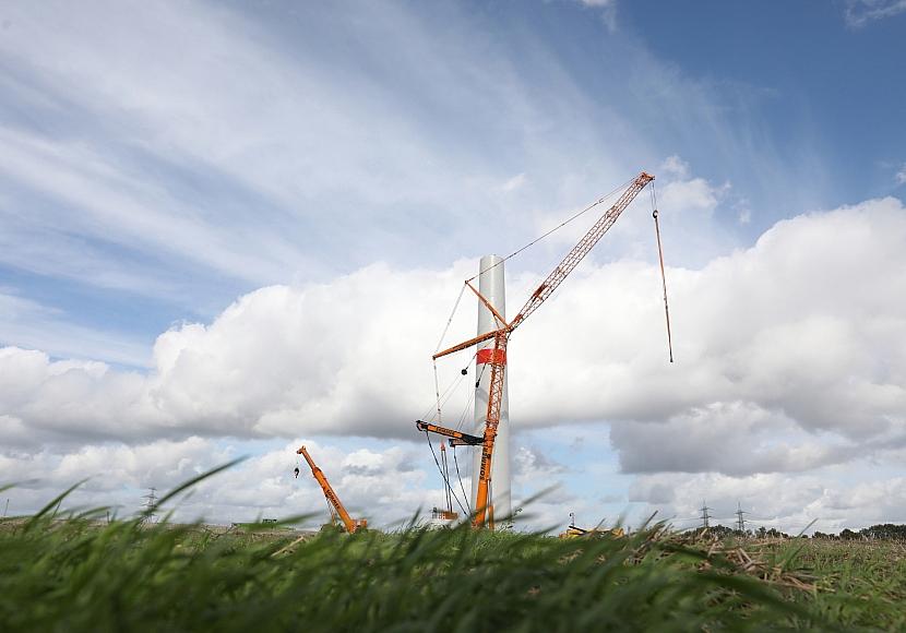 Umweltminister drängt auf weiteren Ausbau von Erneuerbaren