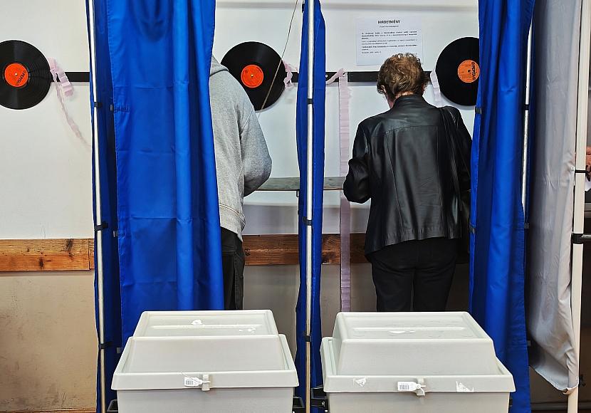Wahllokale in Ungarn schließen – Umfragen sehen Tisza vorn