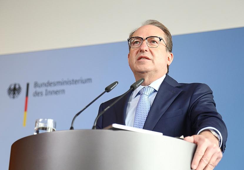 Dobrindt sieht neue digitale Befugnisse als „Meilenstein“