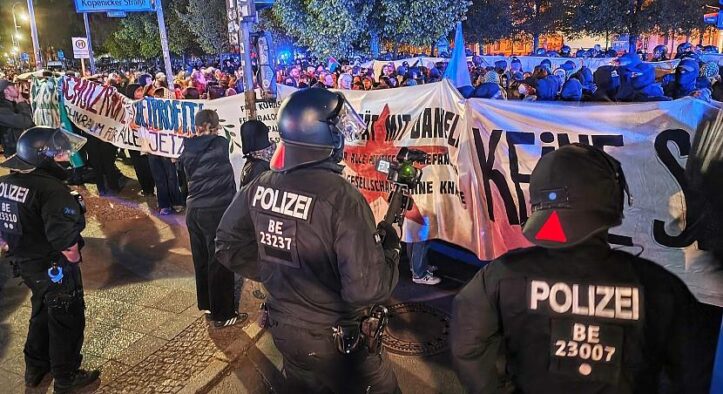 Rangeleien mit der Polizei zum Start der Walpurgisnacht in Berlin