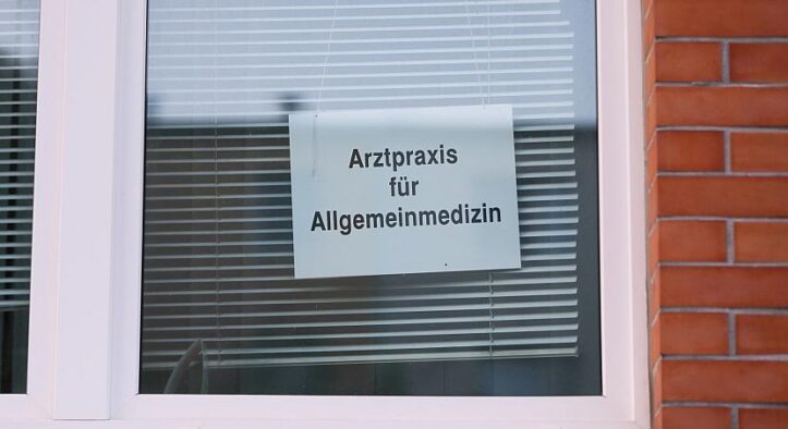 Studie: Jeder Dritte verzichtet nach KI-Einschätzung auf Arztbesuch