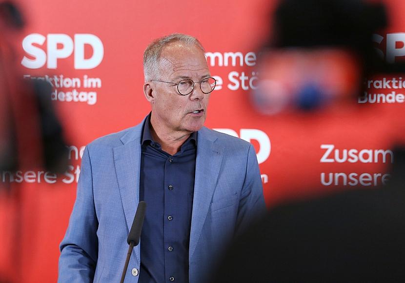 Miersch sieht Demokratie in Deutschland „massiv unter Druck“