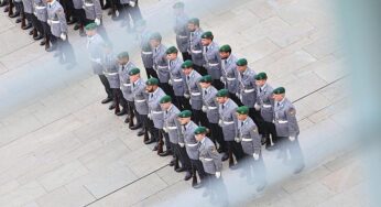 Verteidigungspolitiker für Würdigung von Ehrenkreuzträgern