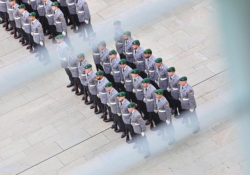 Zahl der Bundeswehrsoldaten legt leicht zu