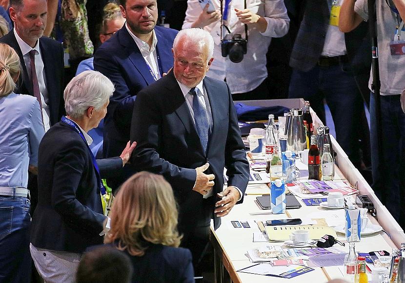 Kubicki kontert Strack-Zimmermanns Gummihammer-Tweet