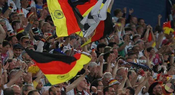 DFB führt Stehplätze bei Länderspielen ein