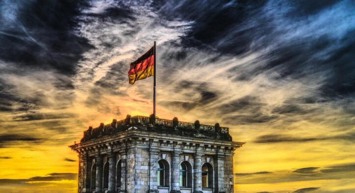 Experten schlagen Alarm: Neues Gesetz bringt 73-Stunden-Woche