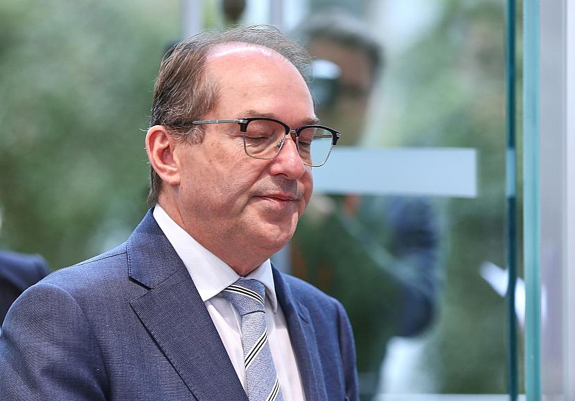 Dobrindt will Kürzung von Bürgergeld-Regelsatz
