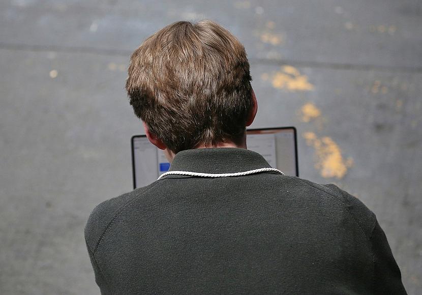Grüne fordern hohe Strafen für Plattformen bei Antisemitismus