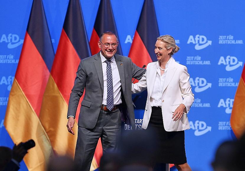 Weidel und Chrupalla schwören AfD auf Regierungsverantwortung ein
