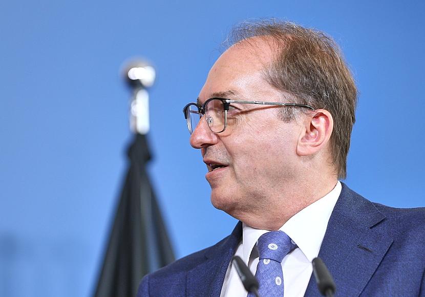 Dobrindt warnt vor höherer Terrorgefahr in Deutschland
