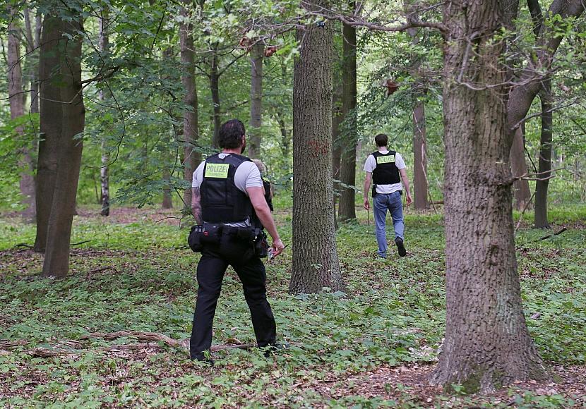 Polizei durchsucht nach CSD-Anschlag Gebiet um Tatfahrzeug