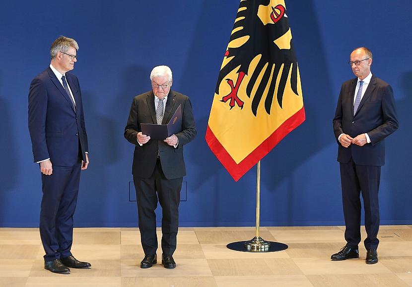 Steinmeier entlässt und ernennt von Merz benannte Minister