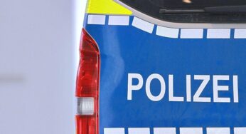 Kleinflugzeug stürzt in Niedersachsen in Wohnhaus