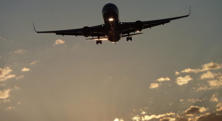 Tödliche Flugzeugkatastrophe: Boeing landet in Flammen