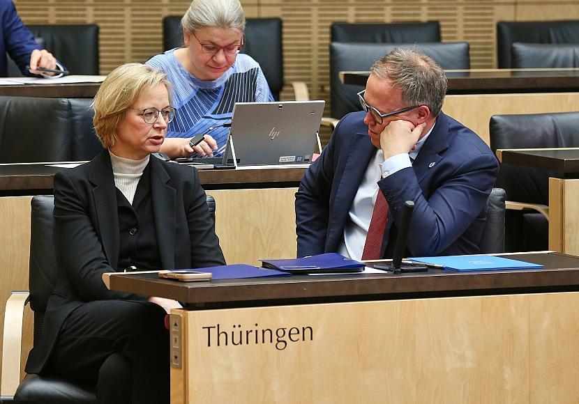 Voigt will mit BSW-Abtrünnigen weiterregieren