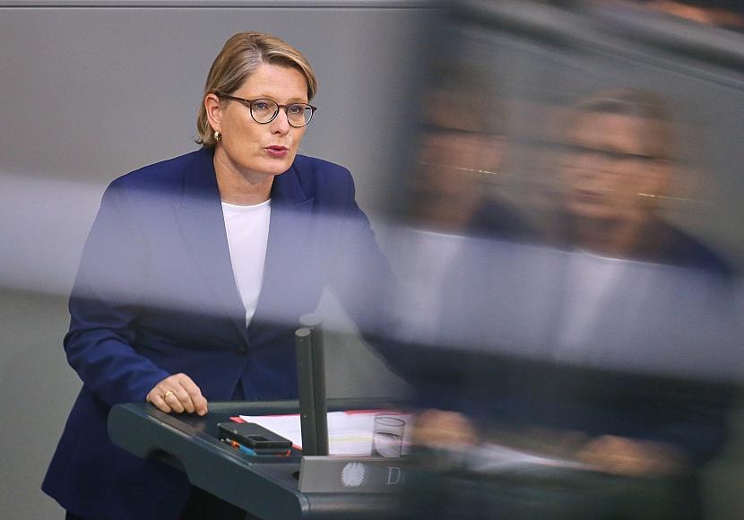 Hubig erinnert Beamte in Sachsen-Anhalt an Remonstrationspflicht
