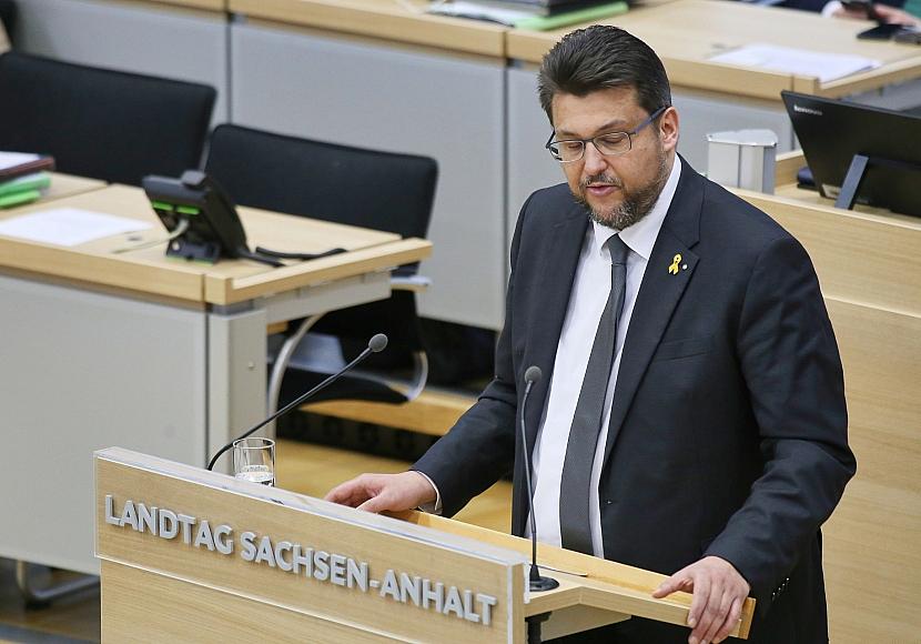 Sachsen-Anhalt: CDU-Politiker rudert nach Enthaltungs-Aussage zurück