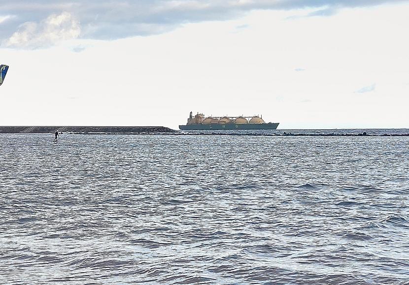 Deutsche ReGas nimmt zweites LNG-Schiff in Mukran in Betrieb