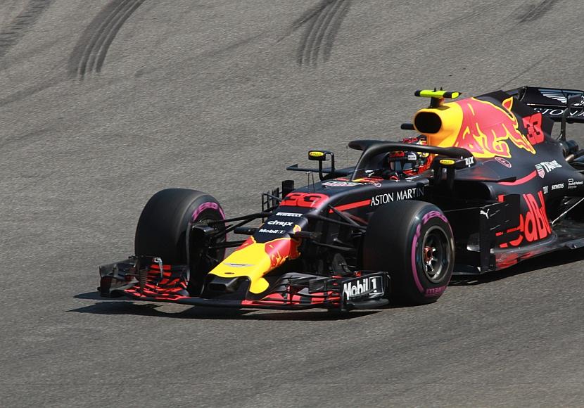 Formel 1: Verstappen feiert Sieg bei Nachtrennen in Singapur