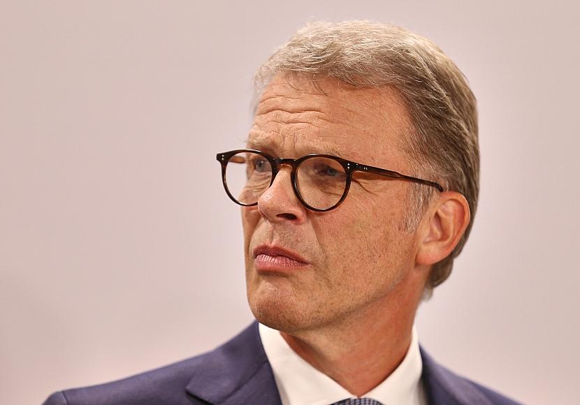 Deutsche-Bank-Chef Sewing kritisiert Tankrabatt