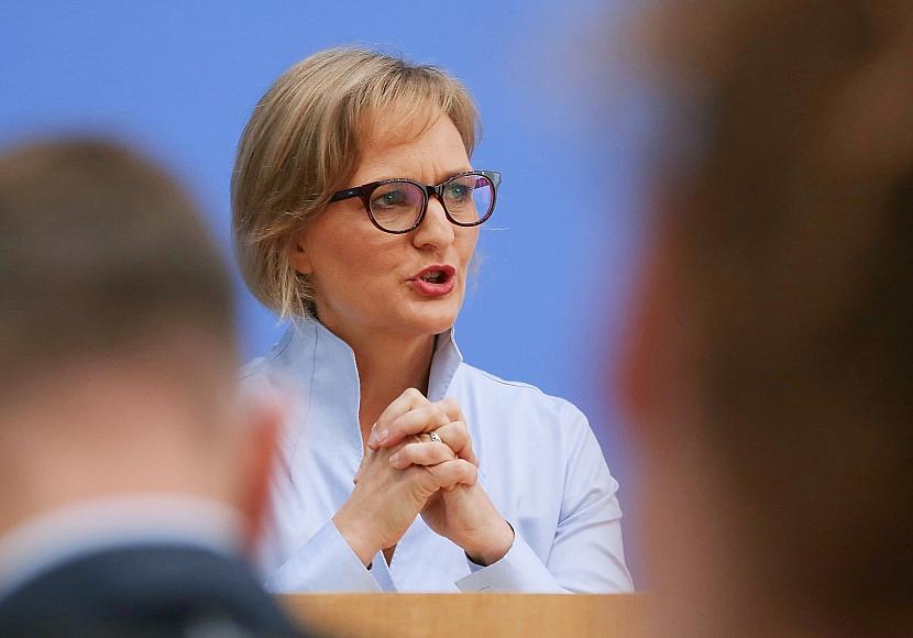 Grüne kritisieren Schröder für Geburtstagsbesuch bei Putin