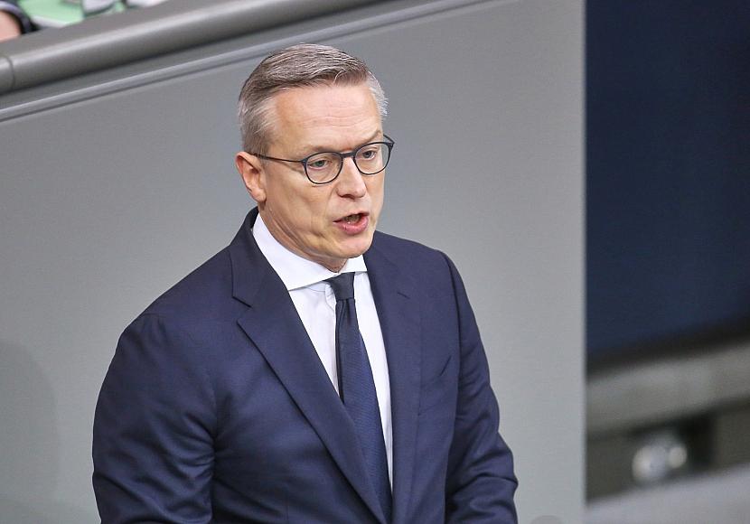Wildberger will Grundeinkommens-Konzept weiter prüfen
