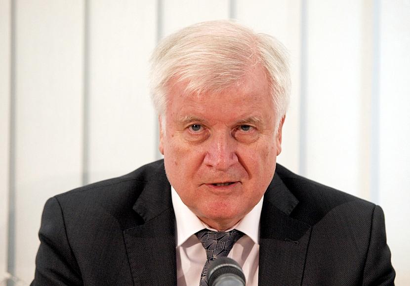Seehofer kritisiert Merz und spricht von Glaubwürdigkeitsverlust